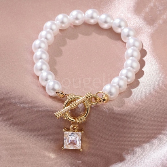 Rouge! Jewelry - Faux Pearl Gold Tone Crystal Gem Stone Bracelet